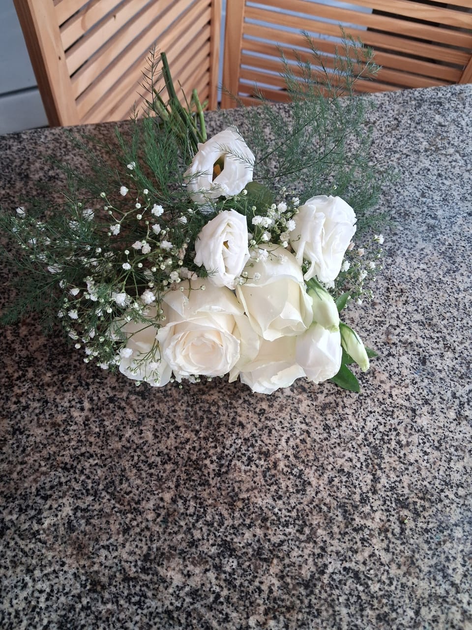 Rosas Brancas com Mosquitinho